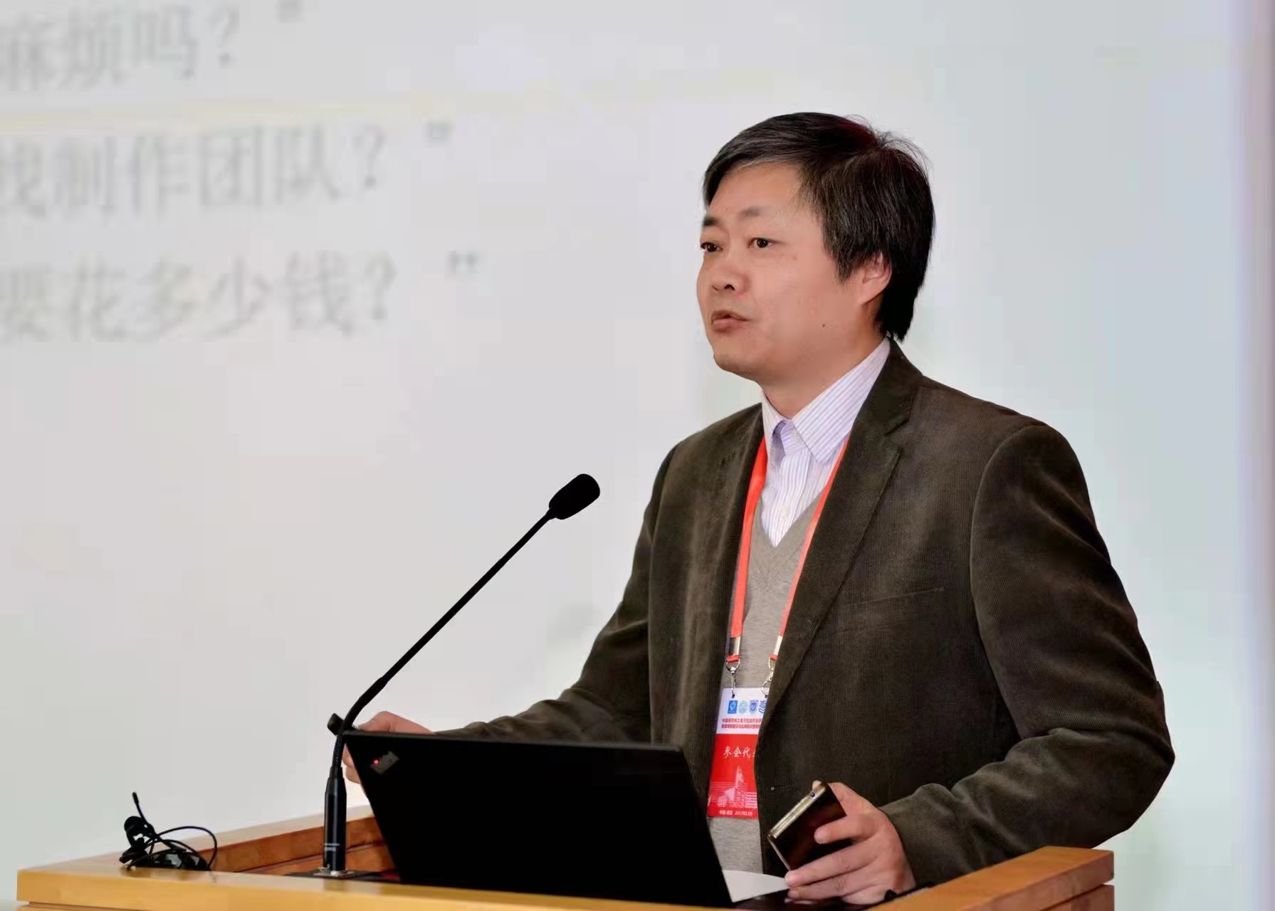 以你为镜：平凡相伴里的微光——记东南大学杰出教学奖获得者、信息科学与工程学院孟桥教授